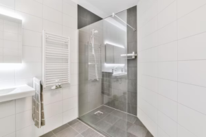 Elevate Modern Bathrooms With Sleek Glass Design Inspirations